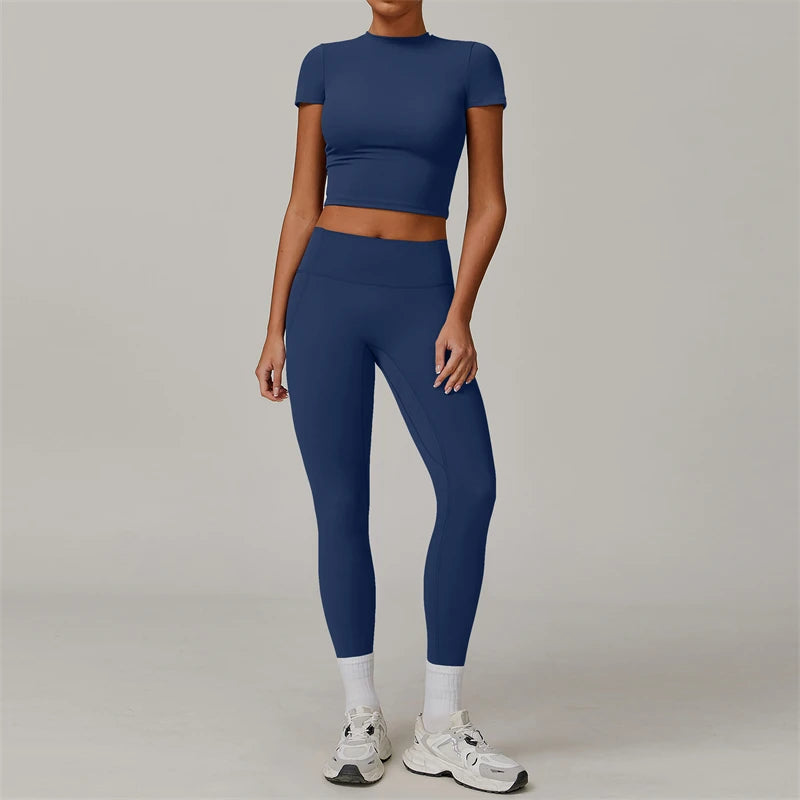 Ensemble de yoga 2 pièces pour femme, vêtements de sport et de fitness : haut court à manches courtes et legging taille haute.