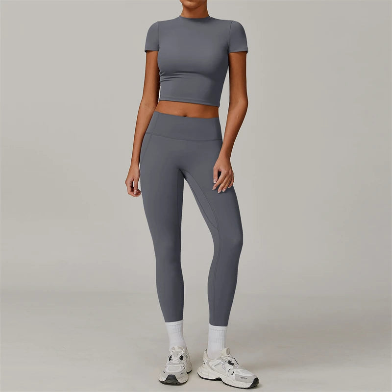 Ensemble de yoga 2 pièces pour femme, vêtements de sport et de fitness : haut court à manches courtes et legging taille haute.