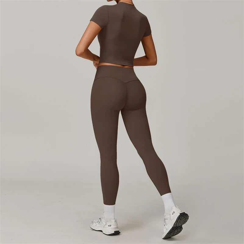 Ensemble de yoga 2 pièces pour femme, vêtements de sport et de fitness : haut court à manches courtes et legging taille haute.