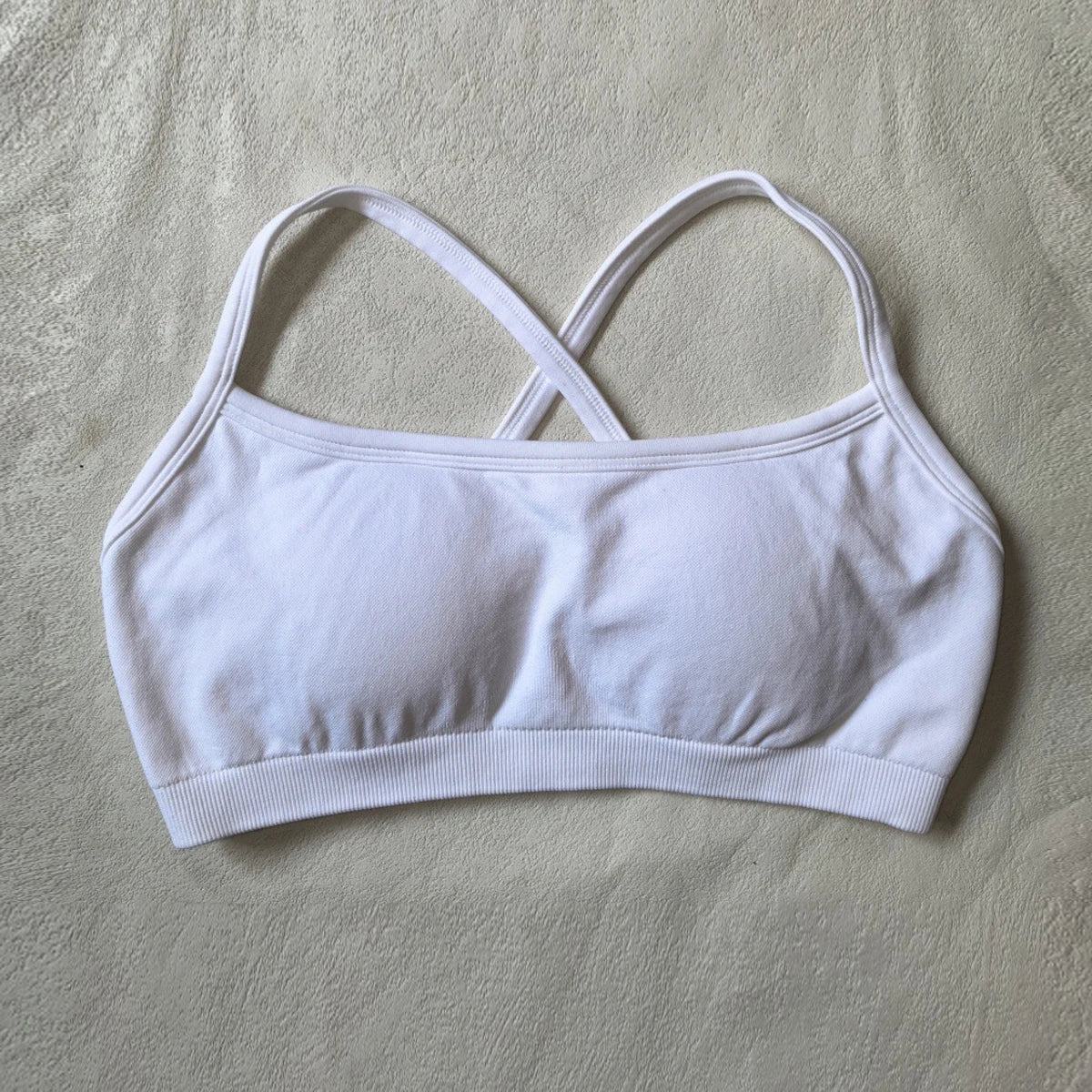 Short de sport femme à dos en V, taille mi-haute, sans coutures, idéal pour le yoga, la gym et le fitness. Extensible dans les 4 sens.