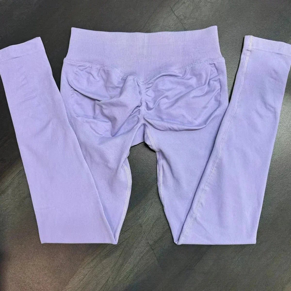 Legging de sport push-up sans logo, effet froncé, taille basse, sans coutures, idéal pour le yoga et le sport.