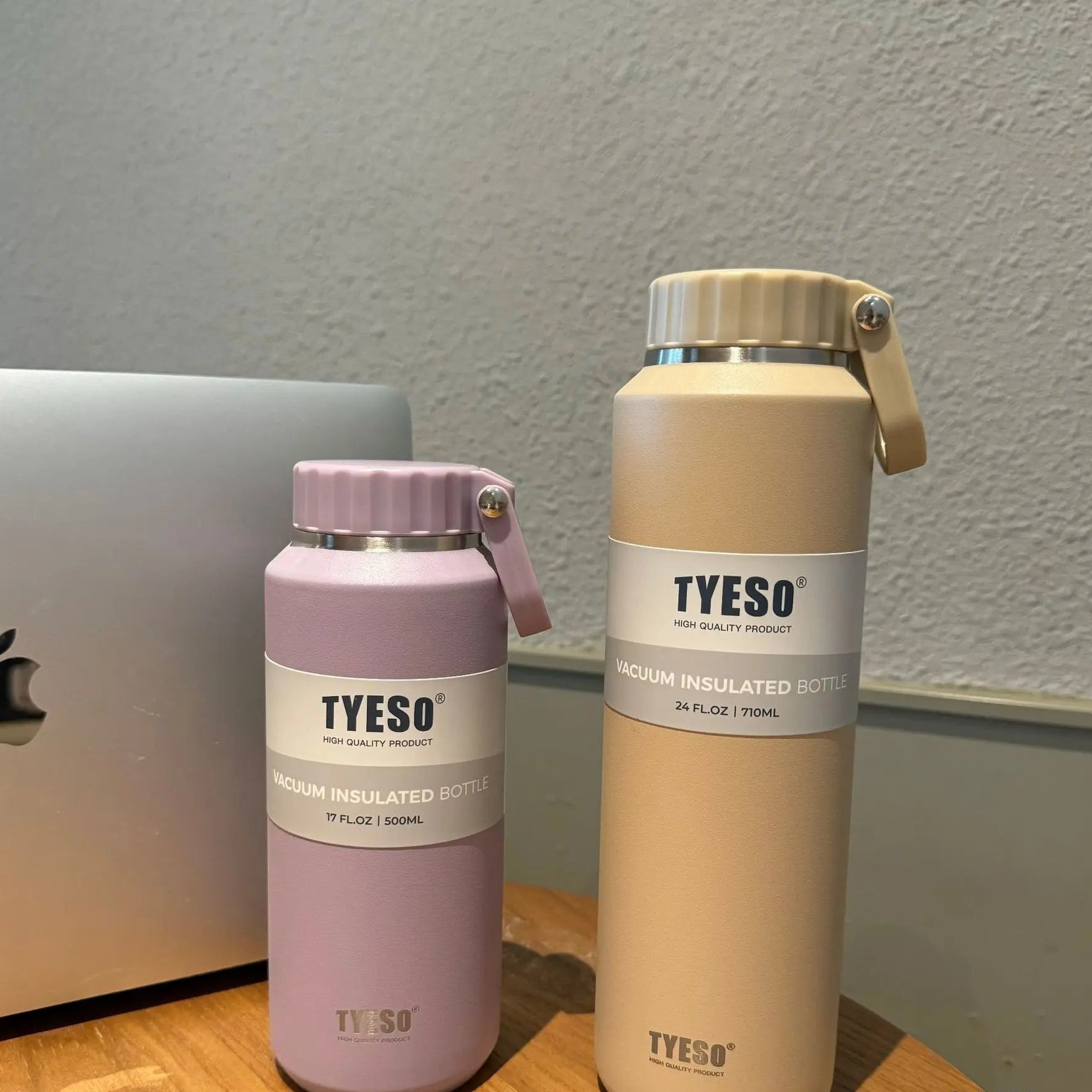 Gourde isotherme Tyeso grande capacité avec poignée, facile à ouvrir, idéale pour le sport, les voyages et l'hydratation. Convient aux hommes et aux femmes.