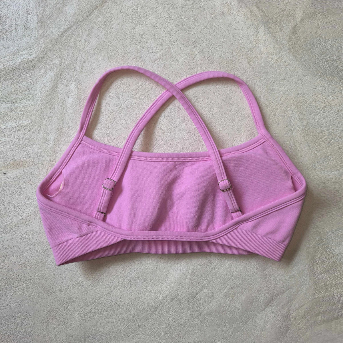 Short de sport femme à dos en V, taille mi-haute, sans coutures, idéal pour le yoga, la gym et le fitness. Extensible dans les 4 sens.