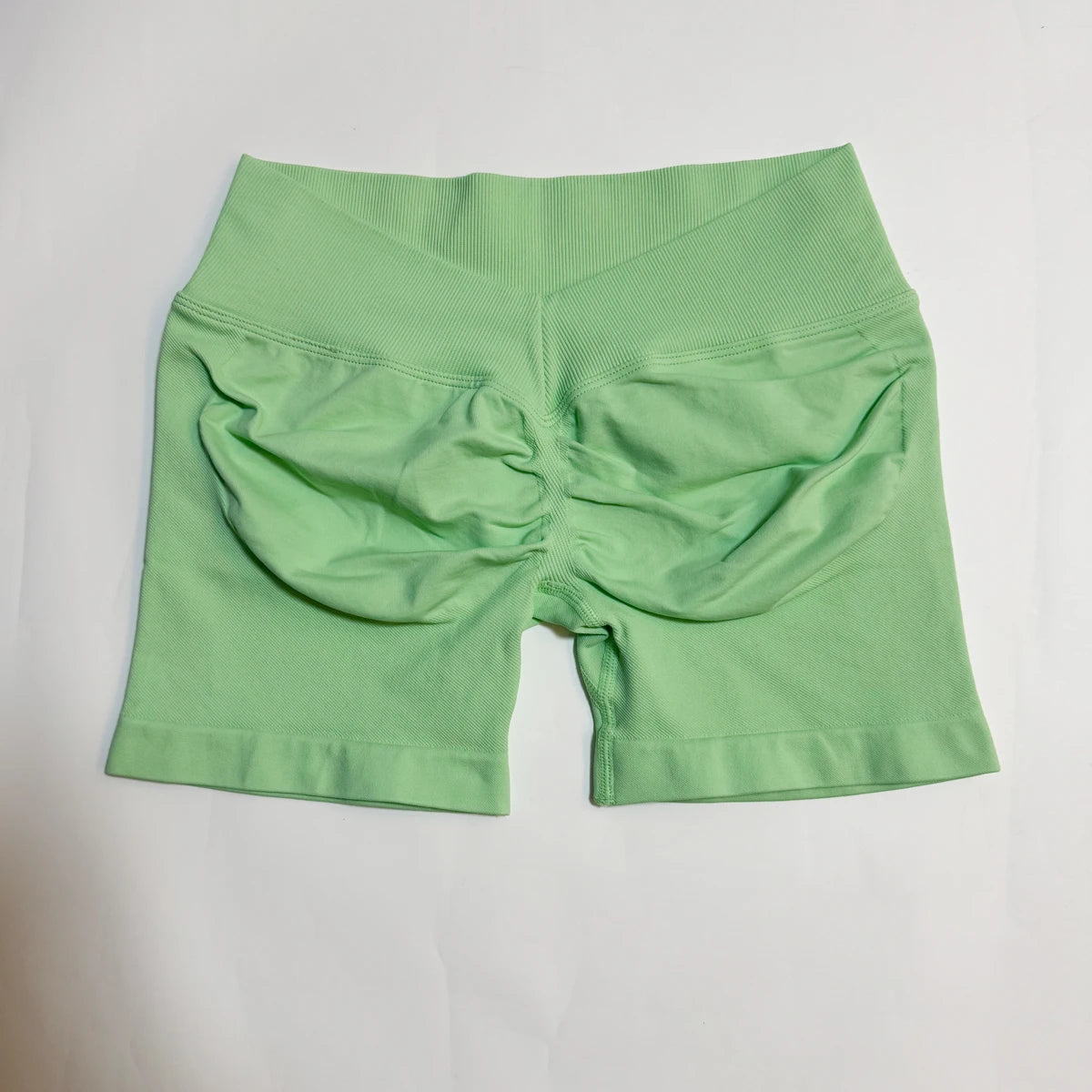 Short de sport femme à dos en V, taille mi-haute, sans coutures, idéal pour le yoga, la gym et le fitness. Extensible dans les 4 sens.