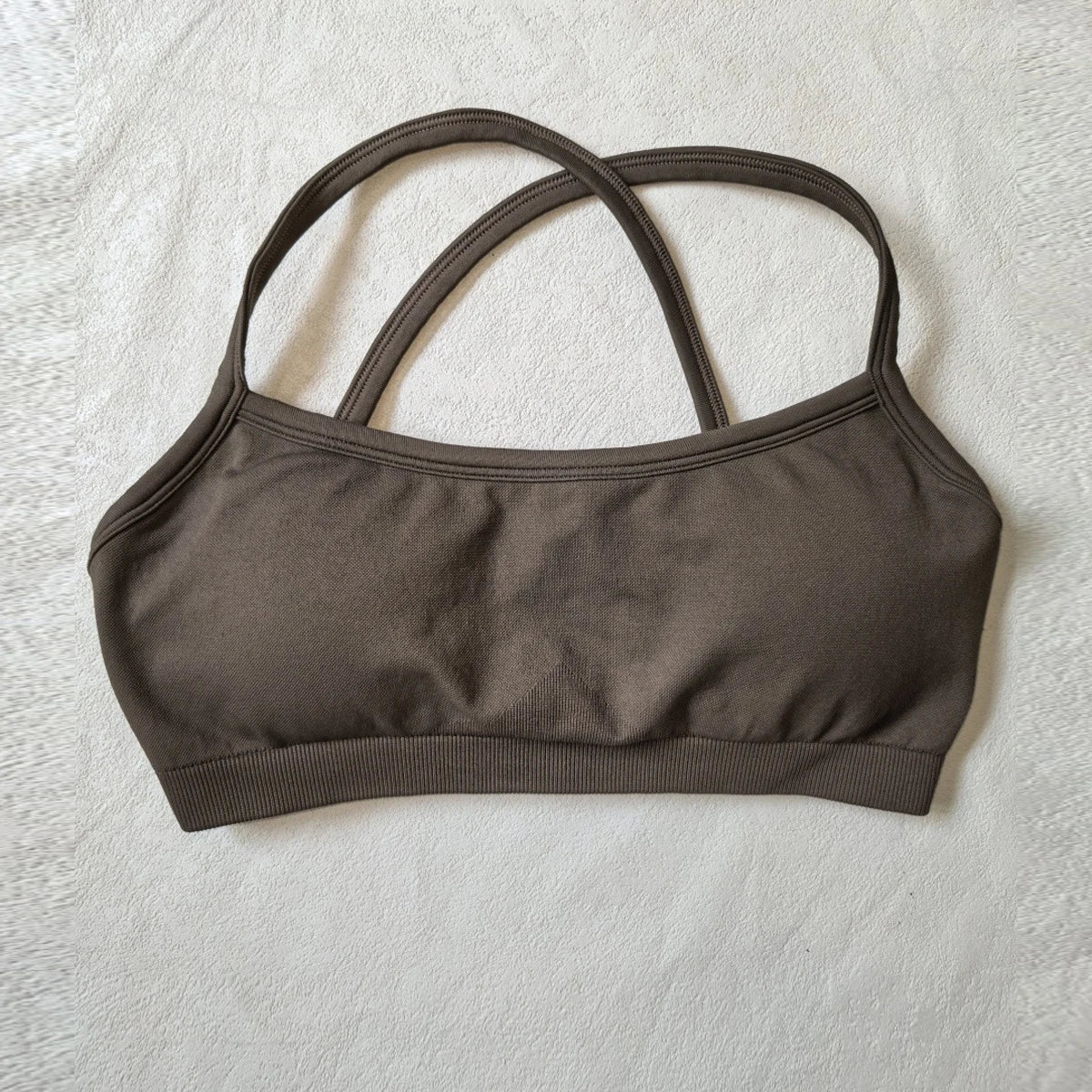 Short de sport femme à dos en V, taille mi-haute, sans coutures, idéal pour le yoga, la gym et le fitness. Extensible dans les 4 sens.