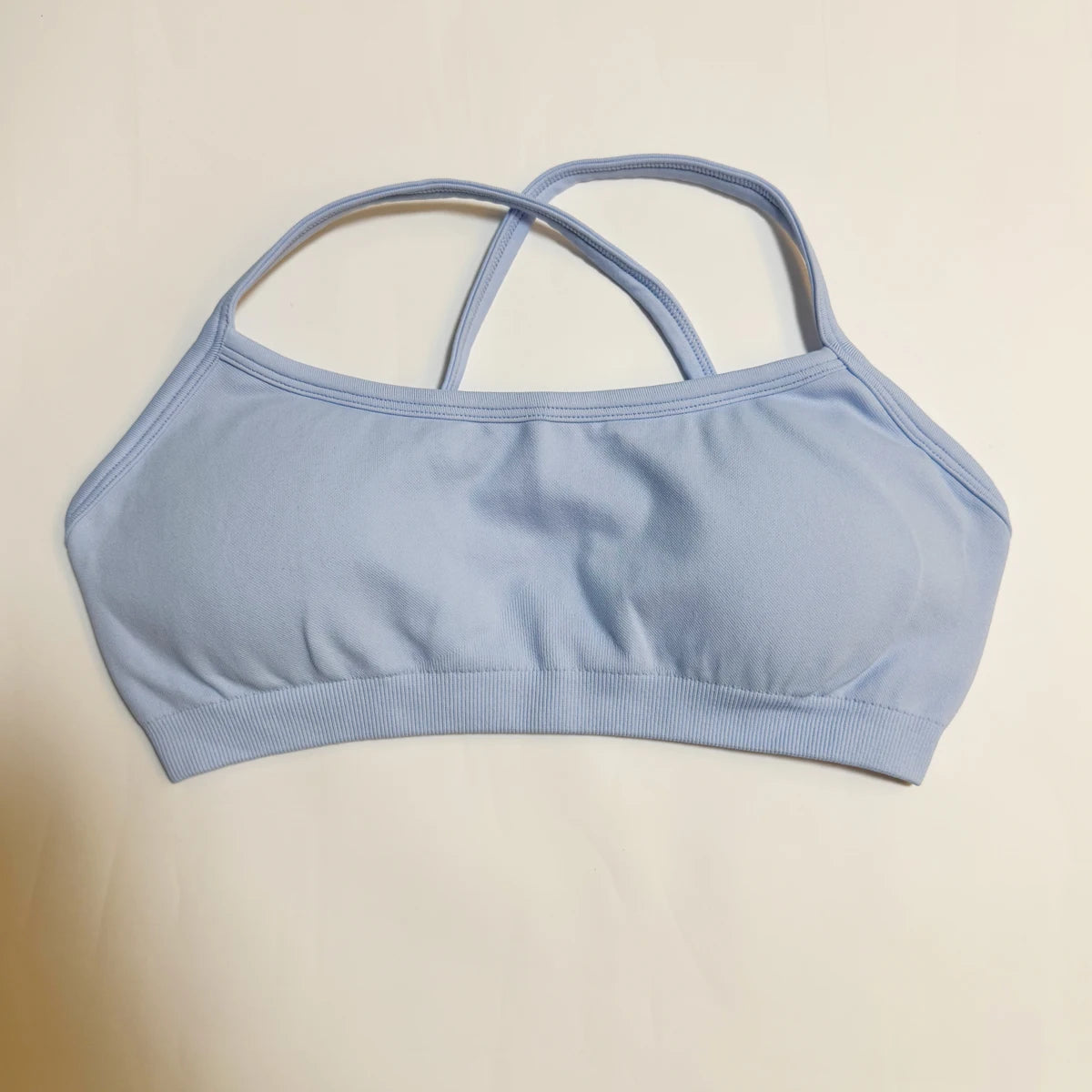 Short de sport femme à dos en V, taille mi-haute, sans coutures, idéal pour le yoga, la gym et le fitness. Extensible dans les 4 sens.