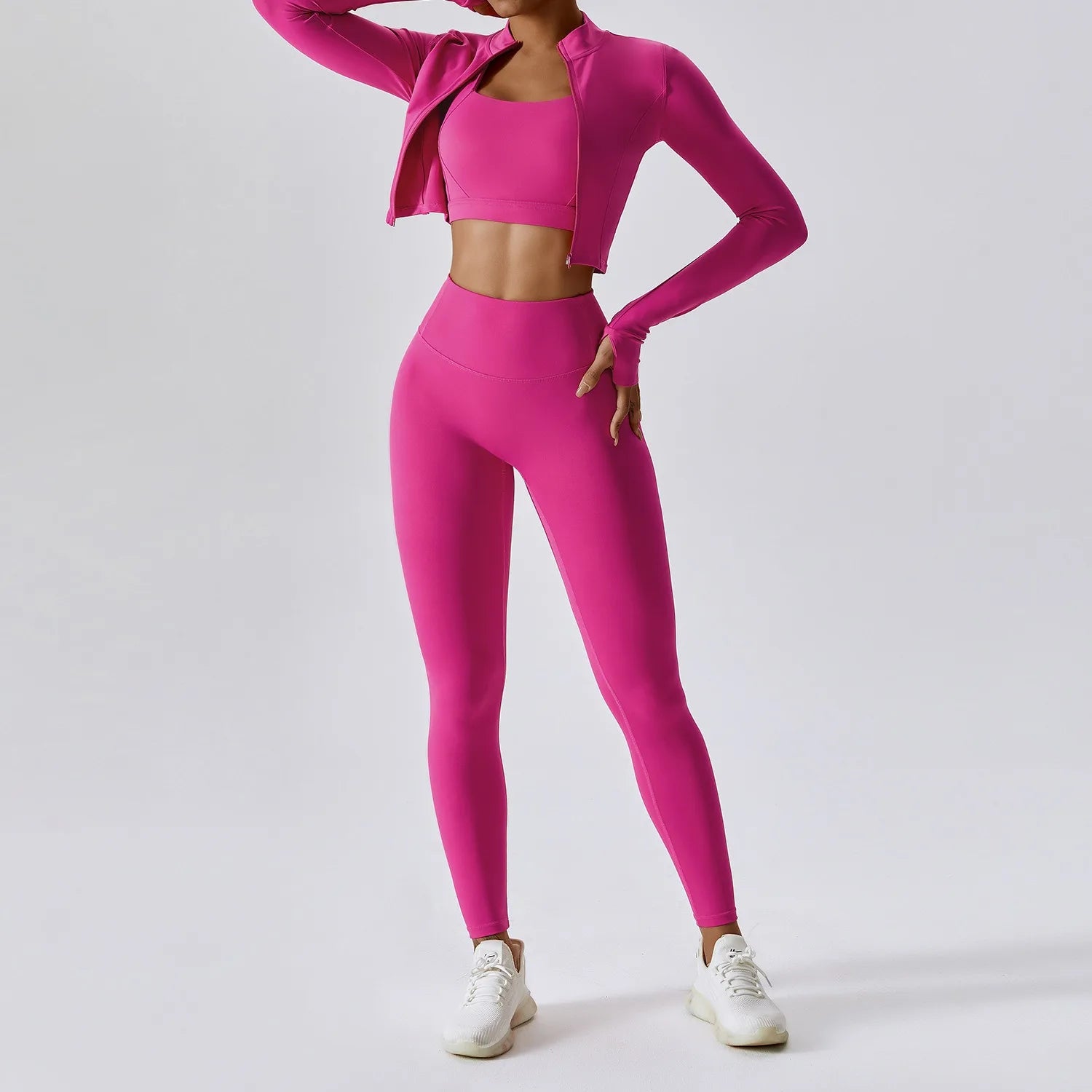 Tenue de yoga et fitness avec brassière dos nu et soutien renforcé. Confortable, stylée et parfaite pour vos entraînements.