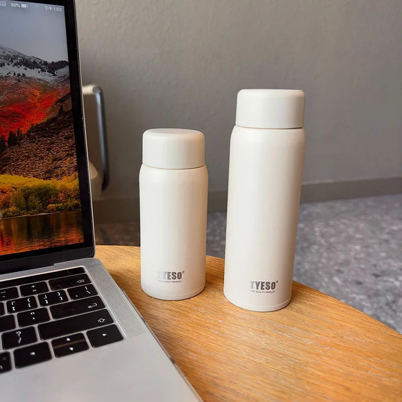 Gourde isotherme de poche TYESO 150 ml, mignonne et compacte, en acier inoxydable, idéale pour le café et l'eau.