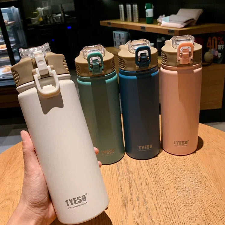 Gobelet isotherme Tyeso avec paille, 600/750 ml, en acier inoxydable, avec couvercle isolant. Tasse isotherme droite.