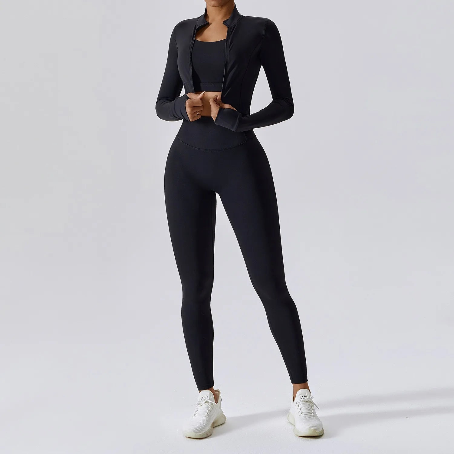 Tenue de yoga et fitness avec brassière dos nu et soutien renforcé. Confortable, stylée et parfaite pour vos entraînements.